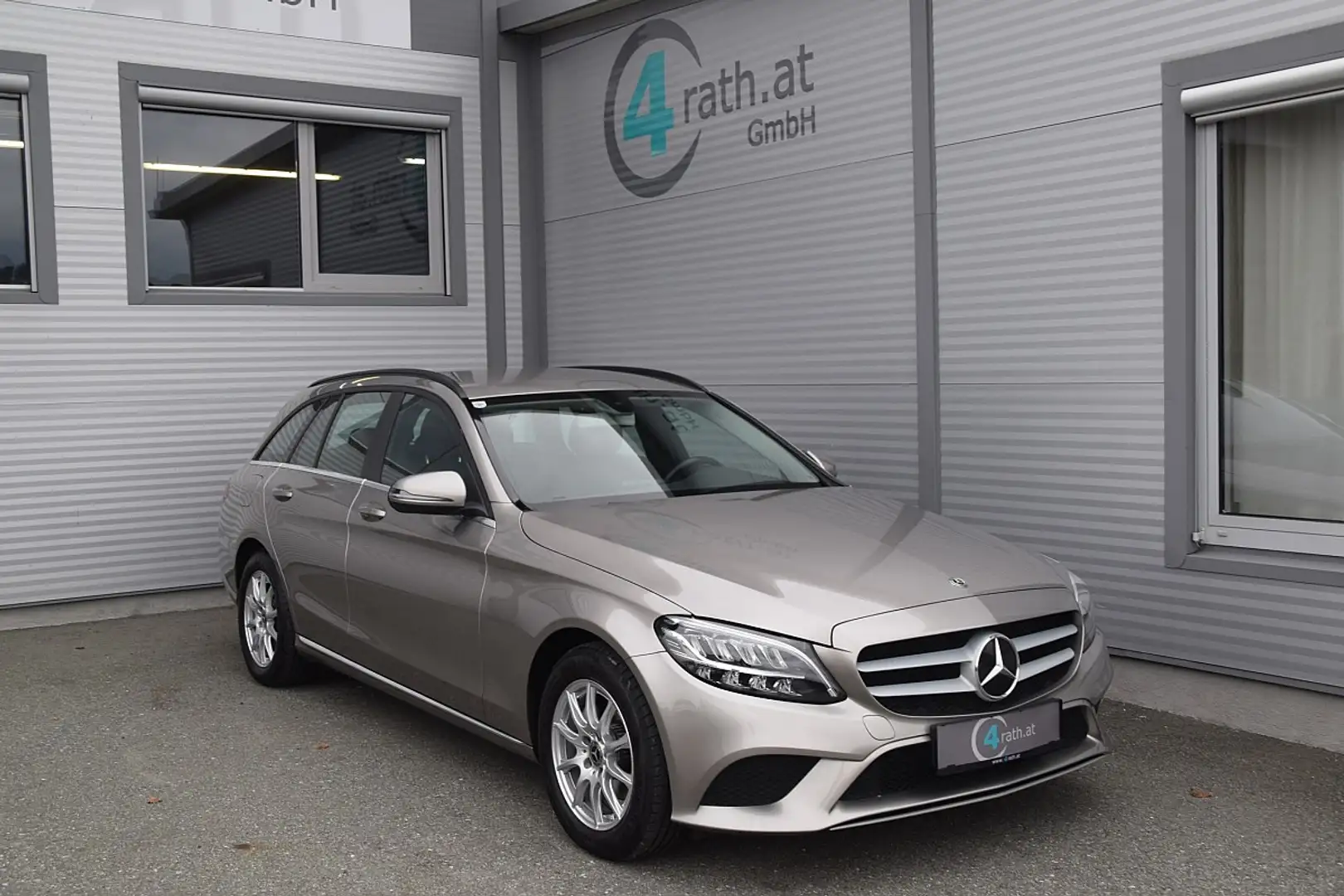 Mercedes-Benz C 180 d T Aut. LED/NAVI/RFK Argent - 1