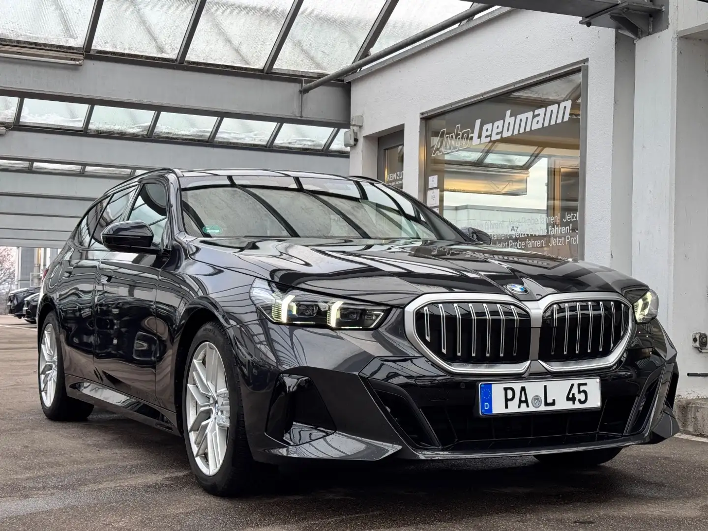 BMW 520 d Touring M-Sportpaket AHK/DA-PROF/HeadUp/HK Grau - 2