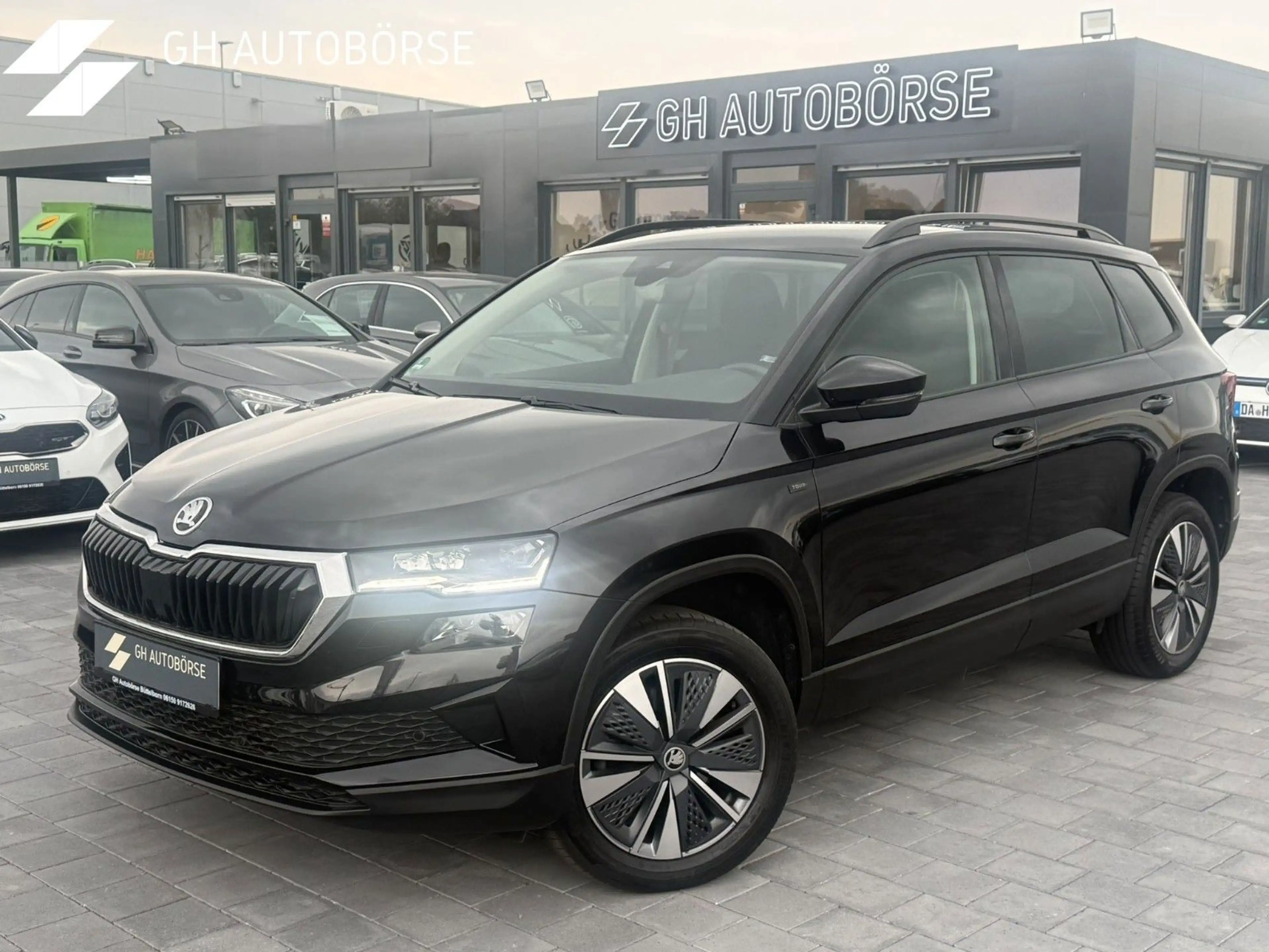 Skoda Karoq Tour*VIRTUAL*LED*ACC*R-KAM*AHK*SPUR-ASSIST
