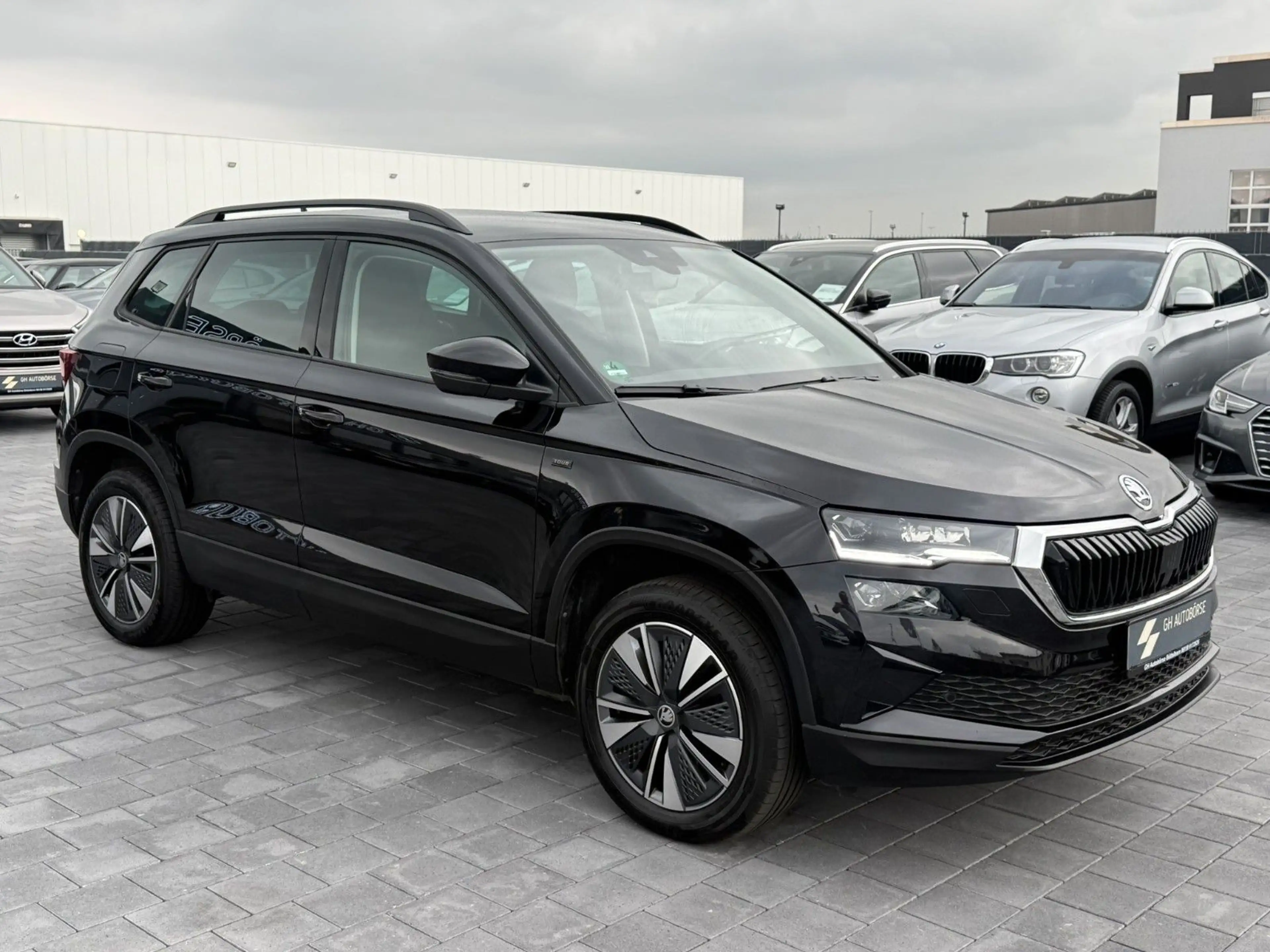 Skoda Karoq Tour*VIRTUAL*LED*ACC*R-KAM*AHK*SPUR-ASSIST — photo 2