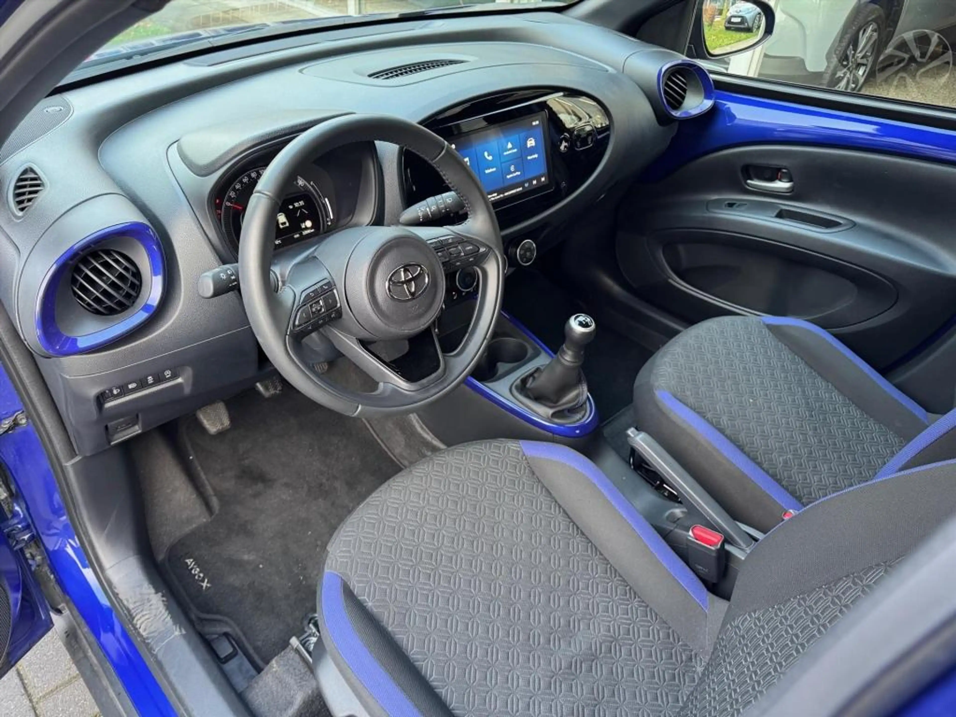 Toyota Aygo X 1.0 VVT-i MT Pulse Bi-tone | Juniper blue, 17 inch — photo 11
