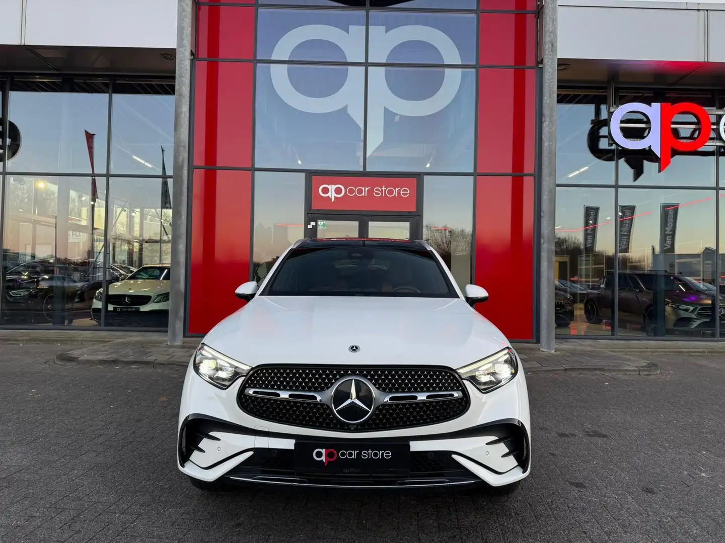 Mercedes-Benz GLC 300 300e 4MATIC AMG Line Blanc - 2