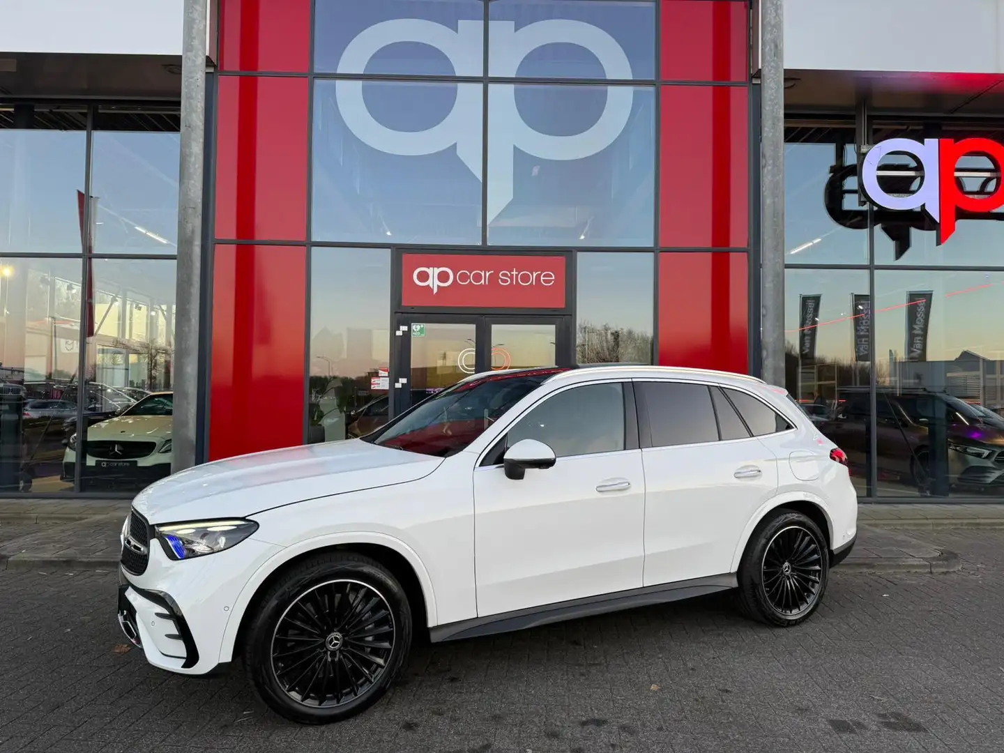 Mercedes-Benz GLC 300 300e 4MATIC AMG Line Blanc - 1