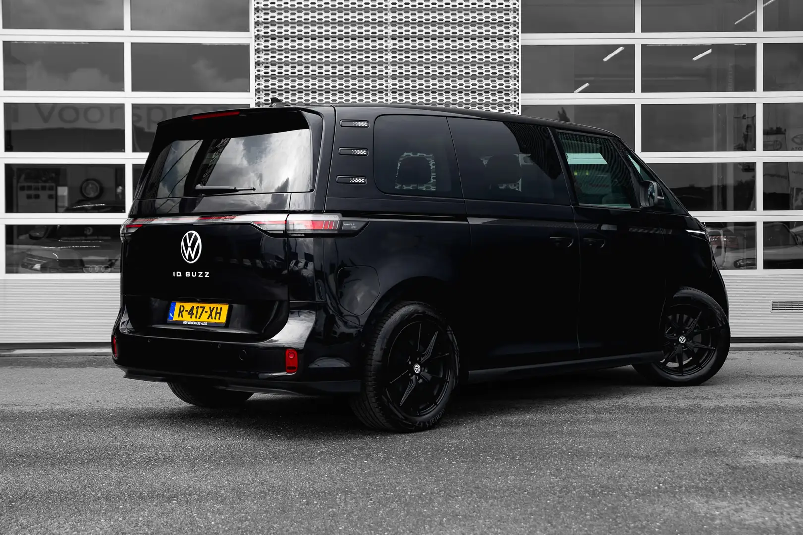Volkswagen ID. Buzz Pro 77kWh | Trekhaak | Elec. Schuifdeuren | Elec. Zwart - 2