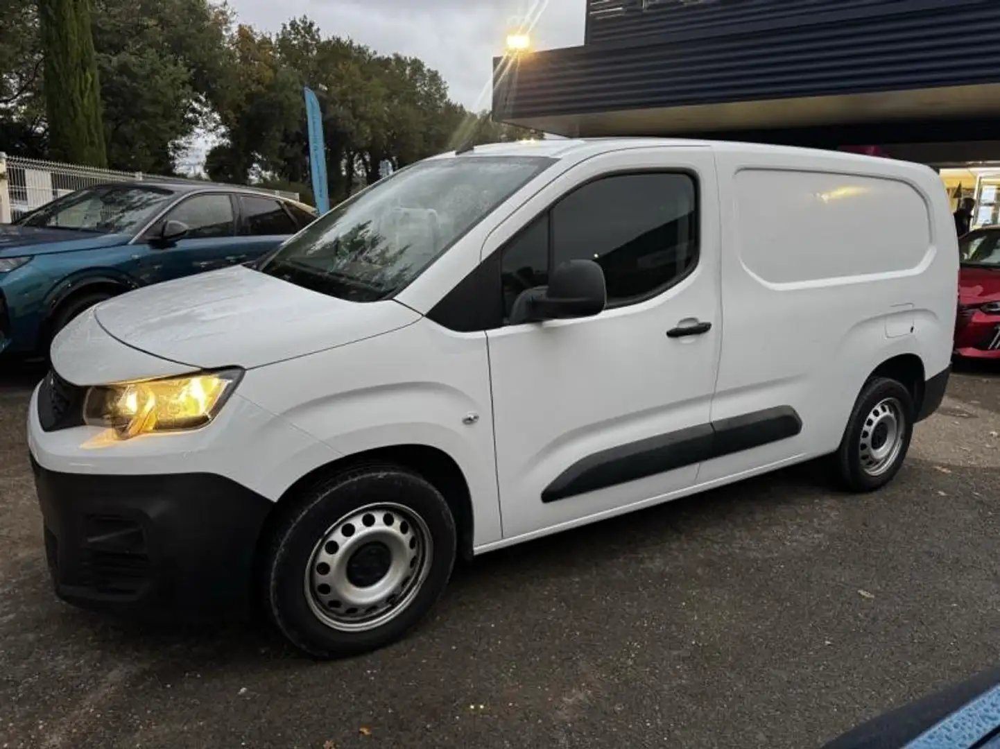 Peugeot Partner Long 950kg BlueHDi 100ch S\u0026S BVM5 Asphalt Blanc - 2