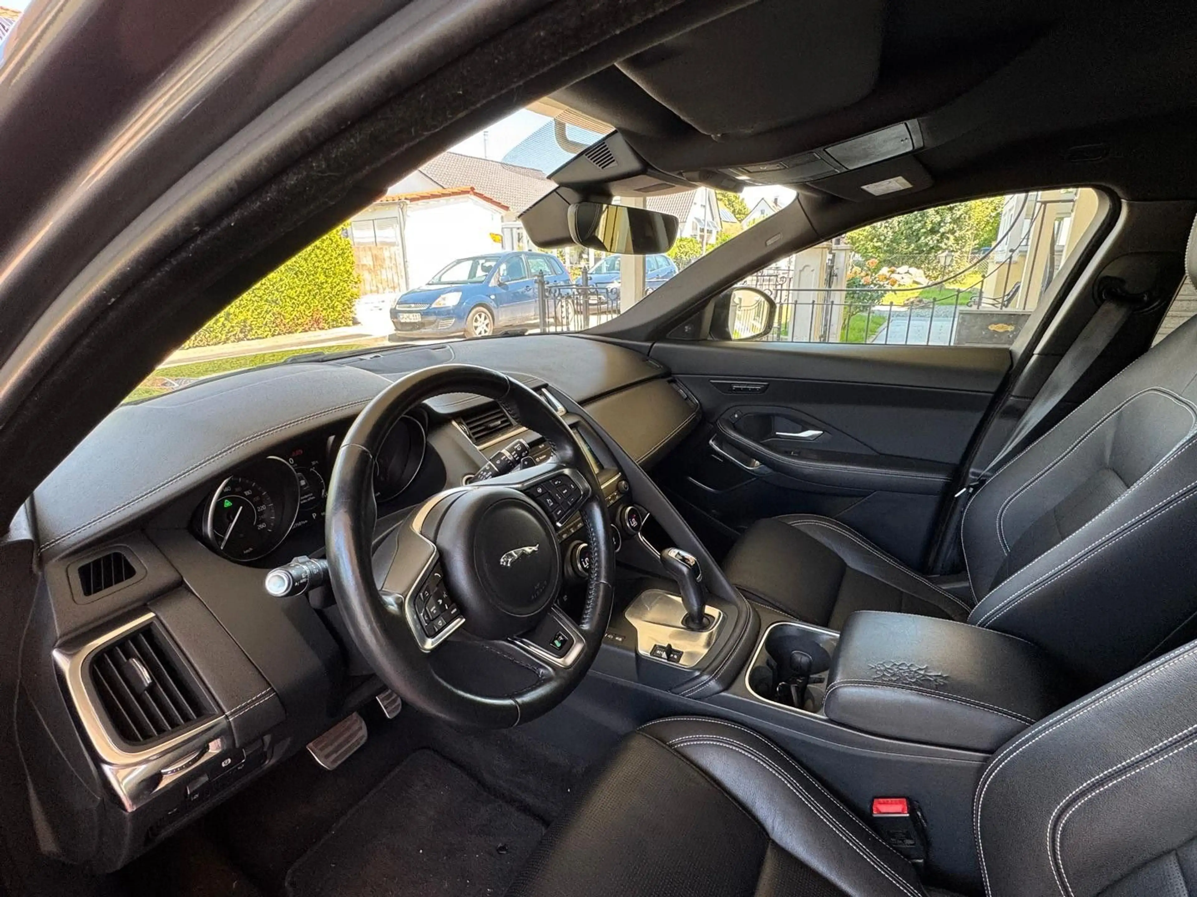 Jaguar E-Pace D150 R-DYNAMIC*NAVI/LEDER/CAM/MERIDAN* — photo 9