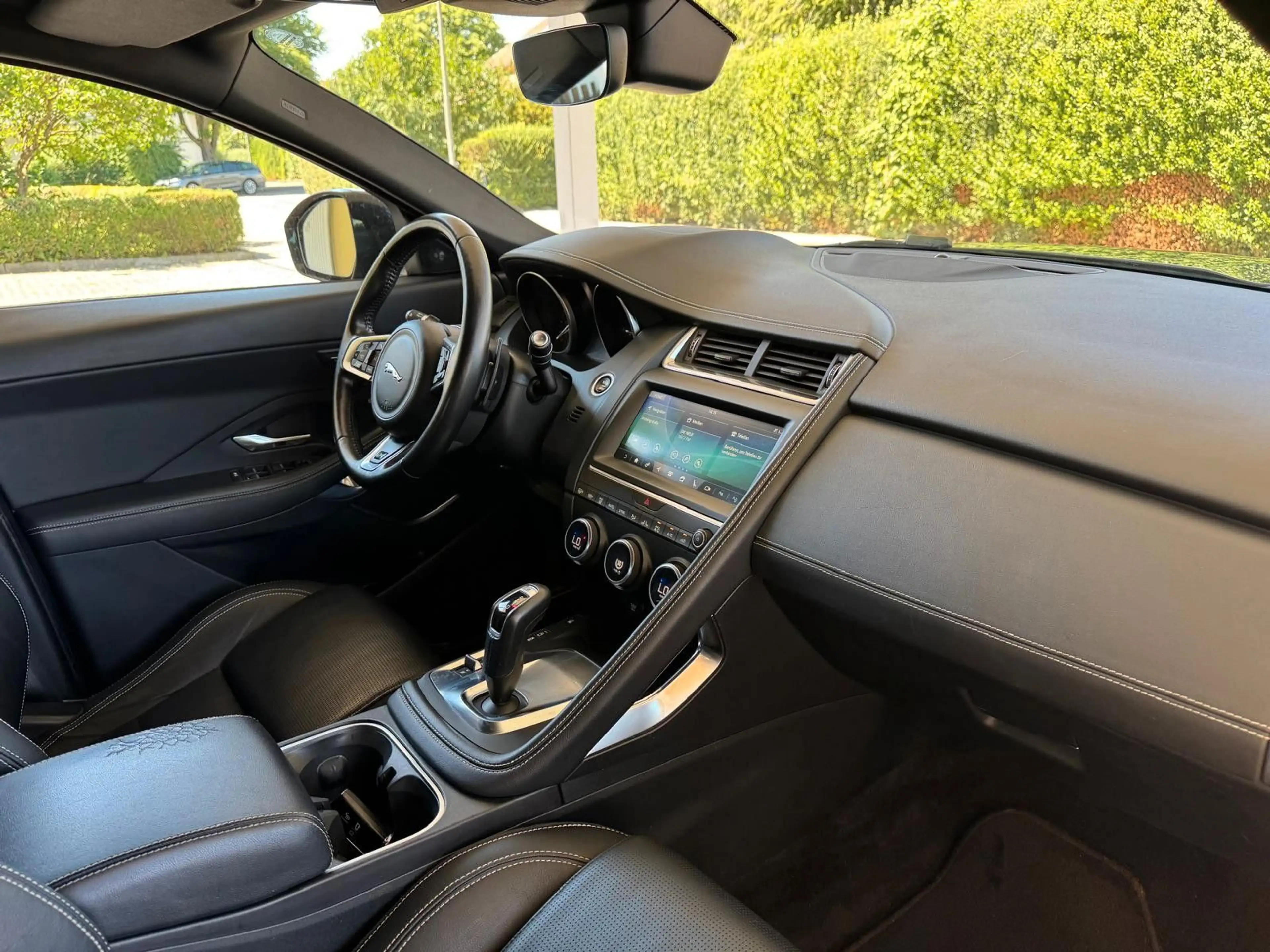 Jaguar E-Pace D150 R-DYNAMIC*NAVI/LEDER/CAM/MERIDAN* — photo 12