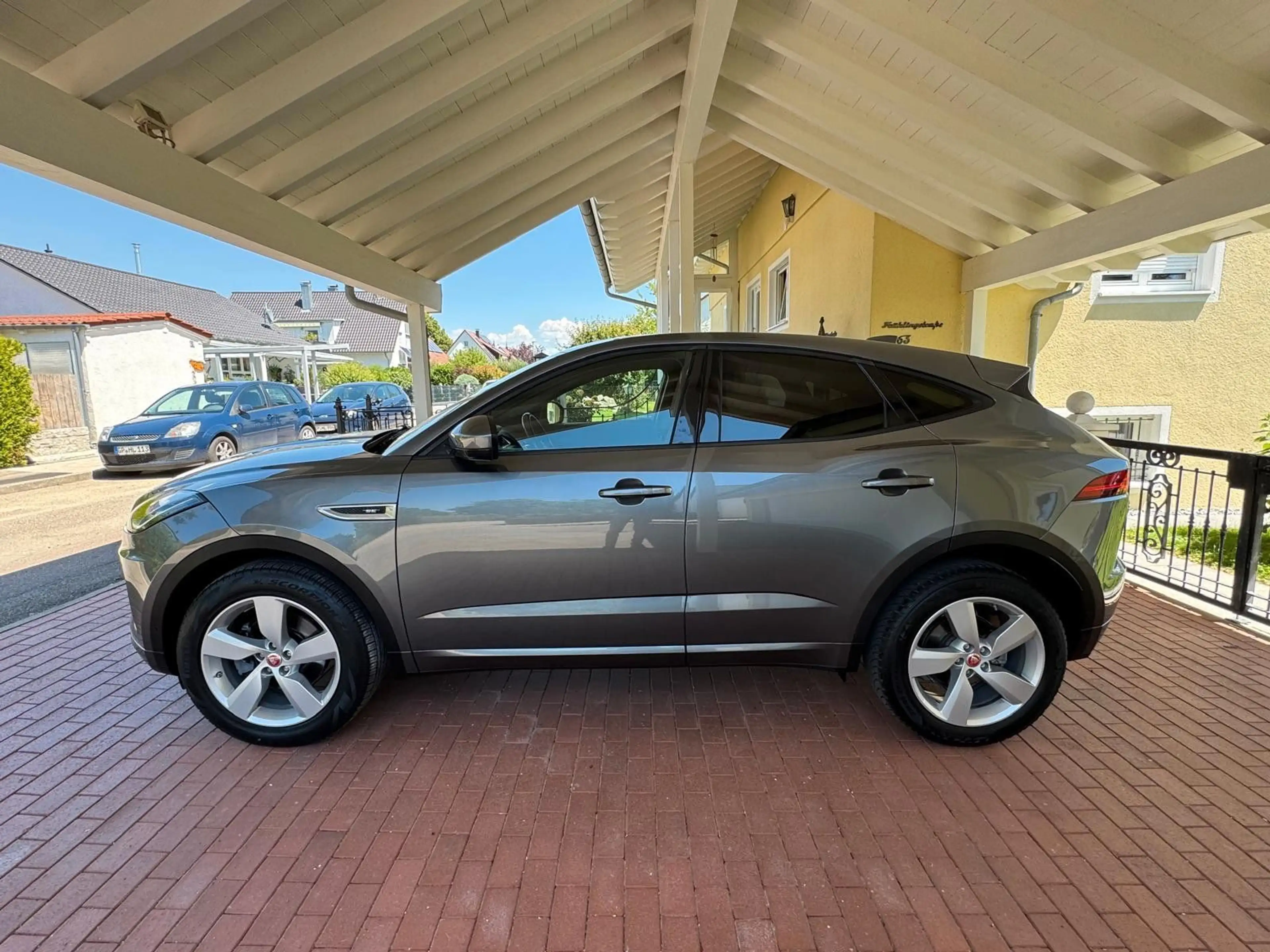 Jaguar E-Pace D150 R-DYNAMIC*NAVI/LEDER/CAM/MERIDAN* — photo 8