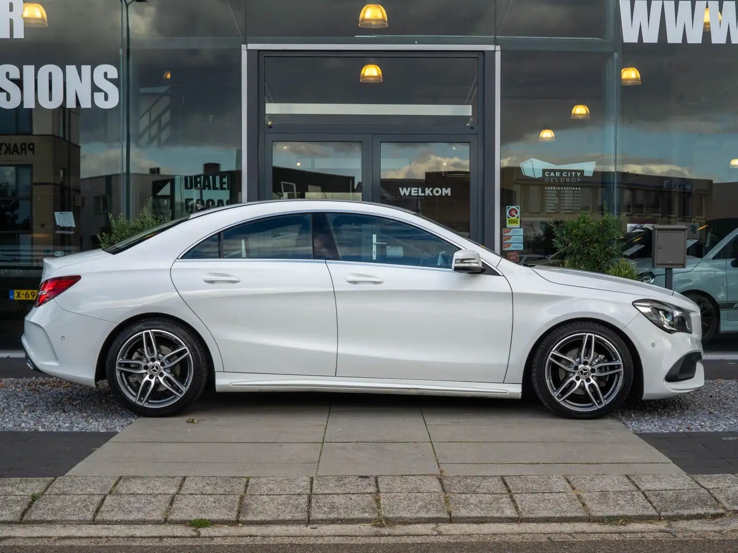 Mercedes-Benz CLA 180 Business Solution AMG / Led / Navi / Camera / Carp Blanc - 2