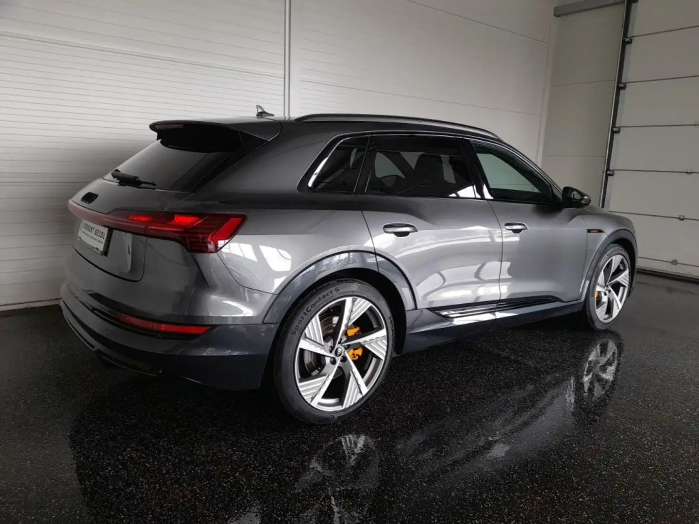 Audi e-tron 55 quattro S-LINE BLACK *NP: € 104.348,-- / LEDER MIT MEMORY / 22 ZOLL / AHV & KAMERA / OPTIKPAKET SCHWARZ PLUS* Grau - 2