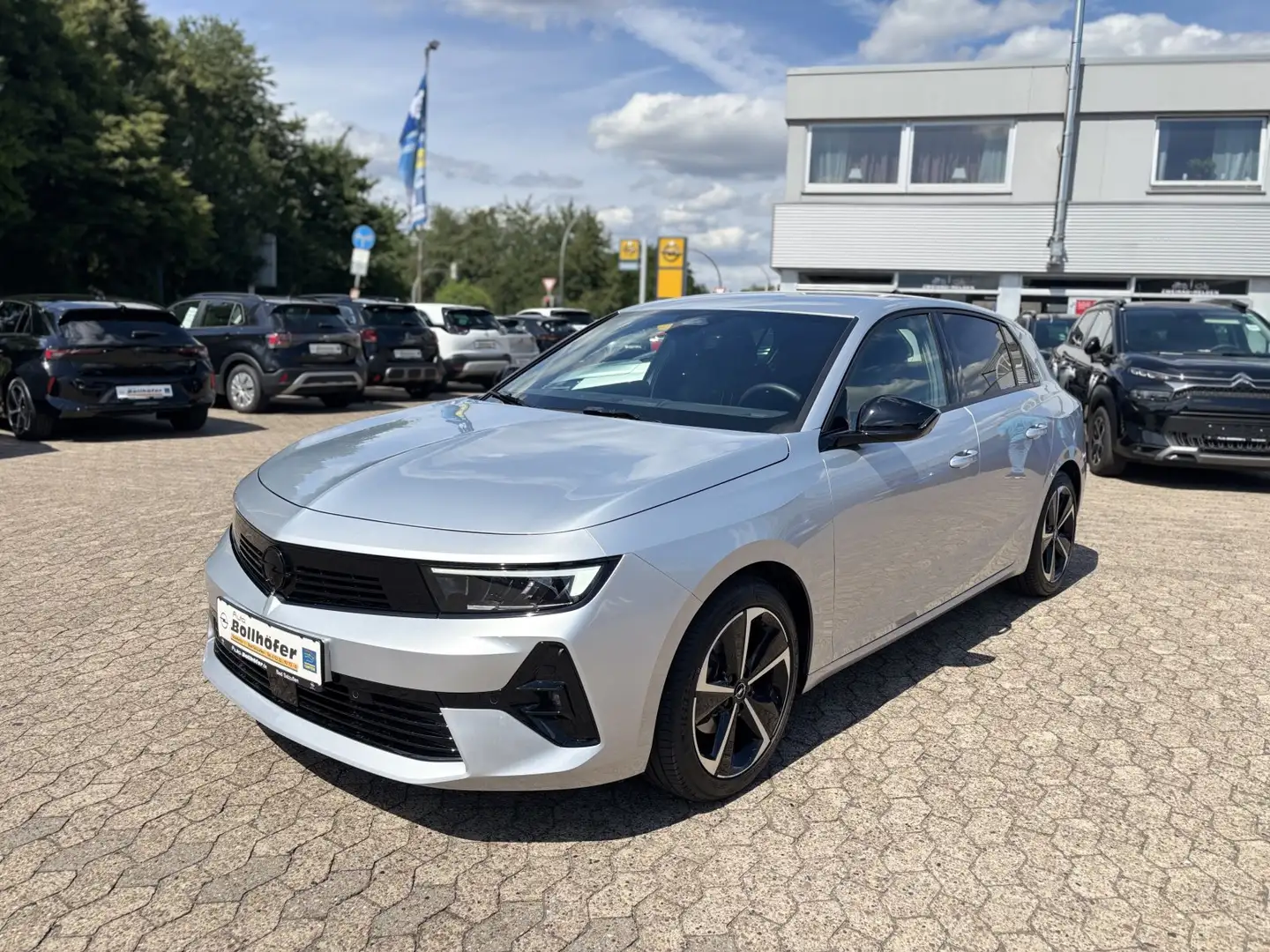 Opel Astra Astra GS AT8/NAVI/SHZ+LHZ/PDC vo+hi+360Cam Silber - 1