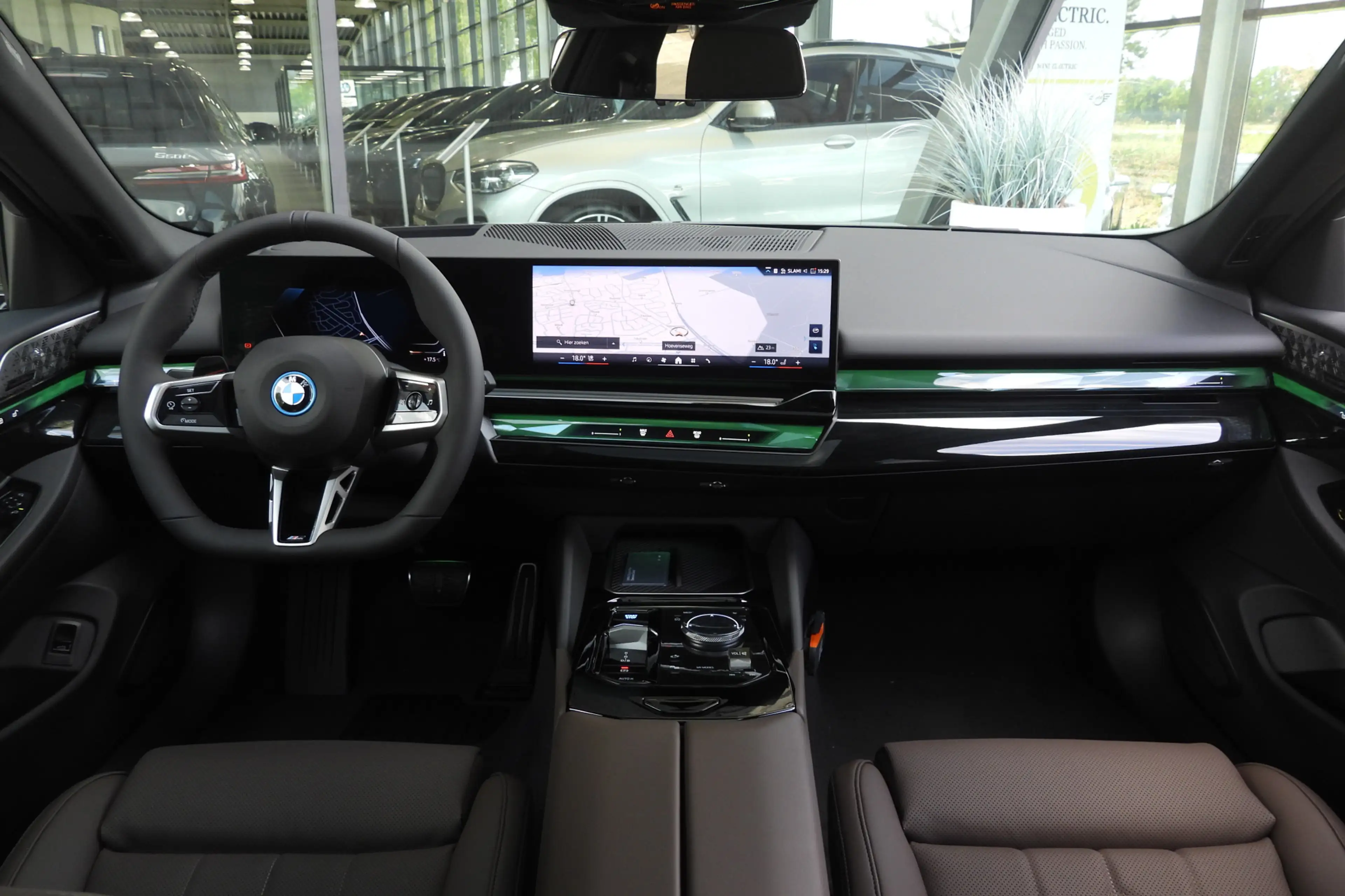 BMW i5 Touring eDrive40 M Sport / Panoramadak / Trekhaak — photo 3