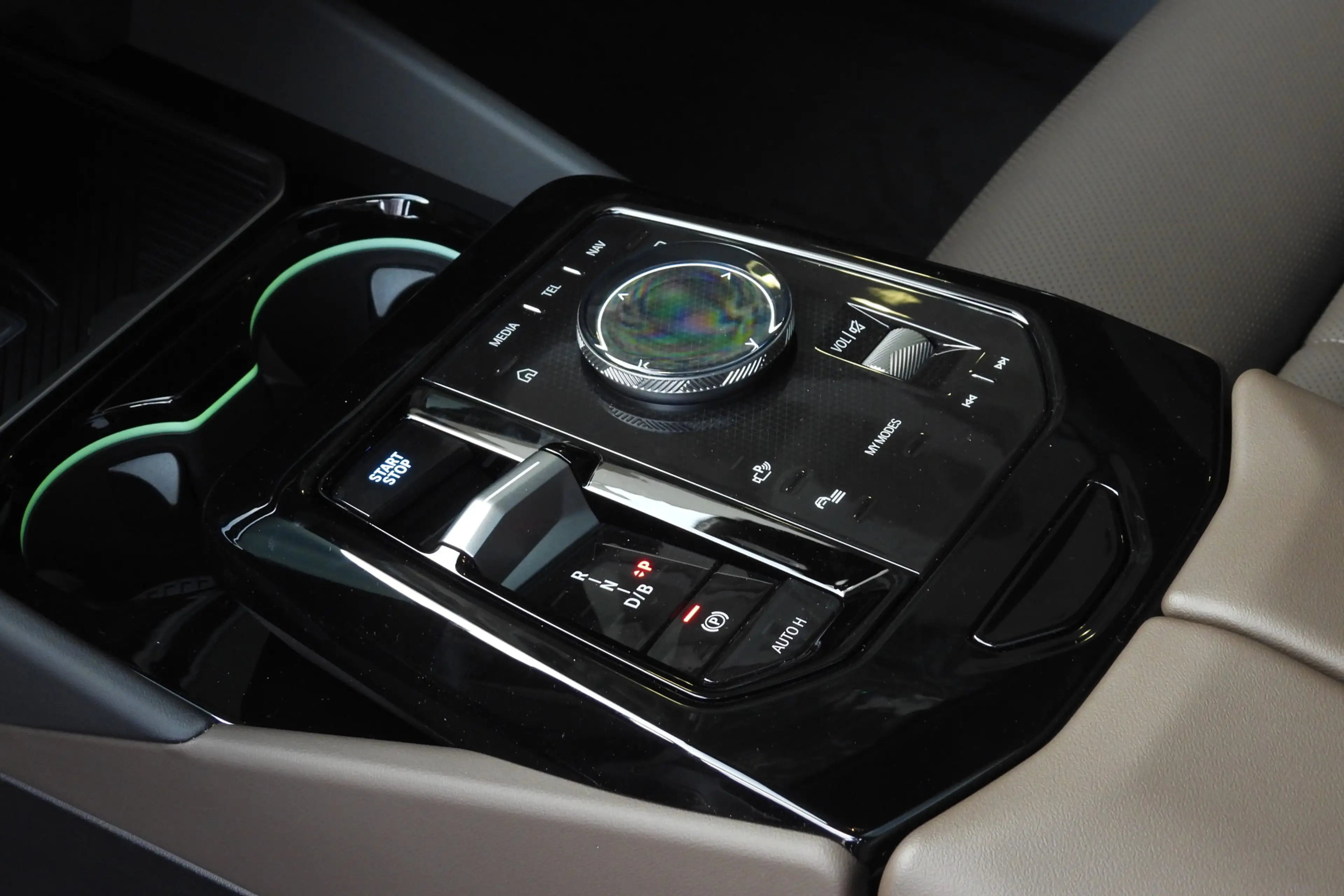 BMW i5 Touring eDrive40 M Sport / Panoramadak / Trekhaak — photo 13