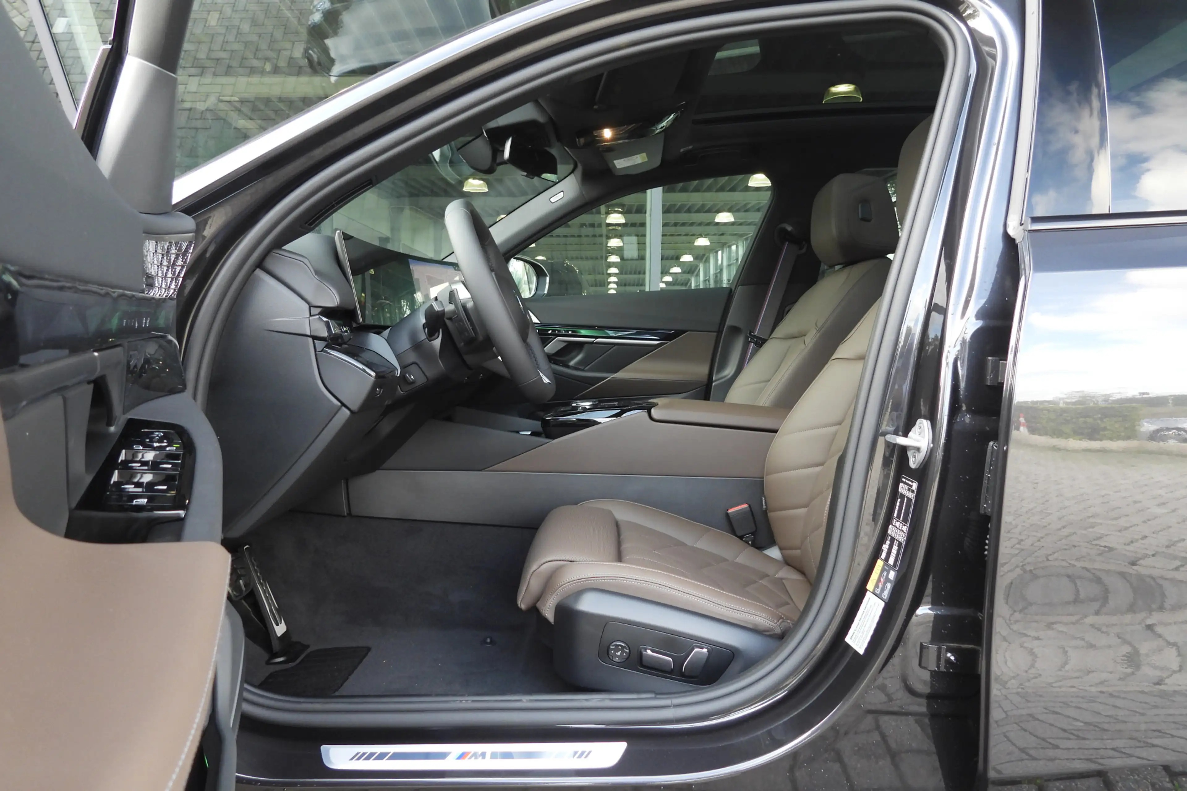 BMW i5 Touring eDrive40 M Sport / Panoramadak / Trekhaak — photo 14