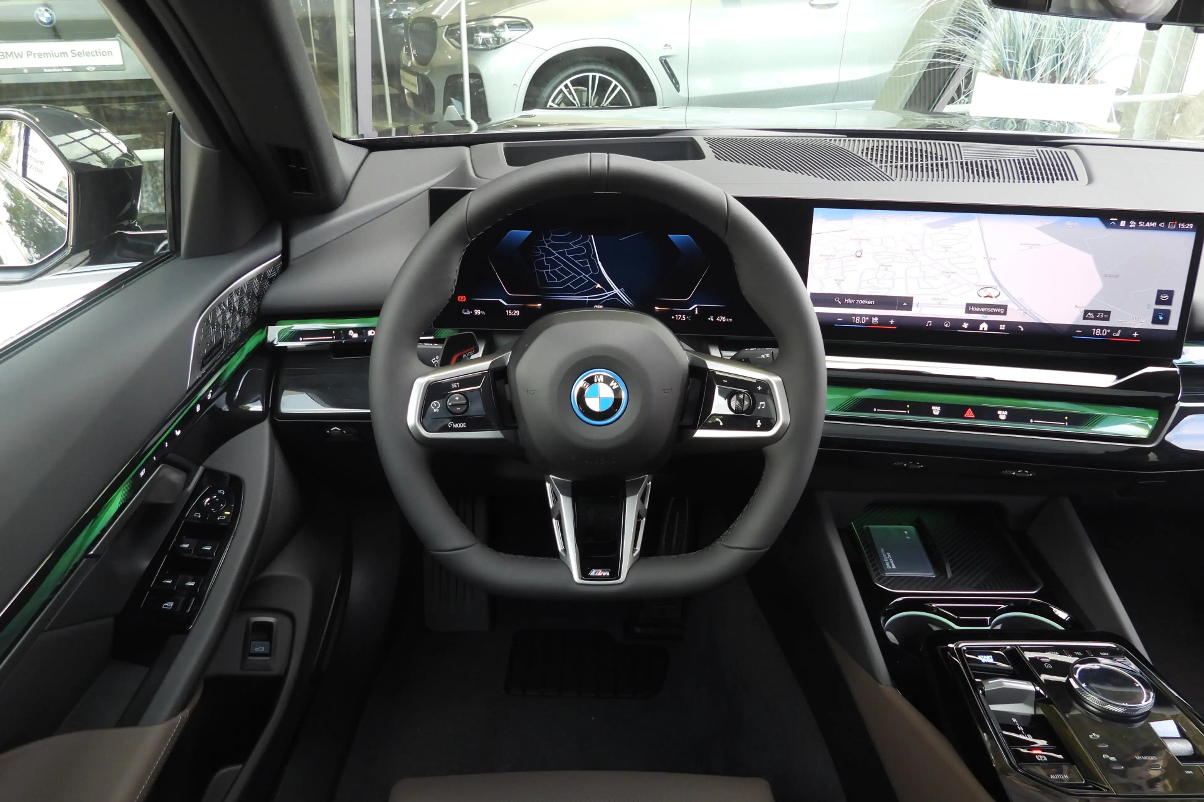 BMW i5 Touring eDrive40 M Sport / Panoramadak / Trekhaak — photo 2