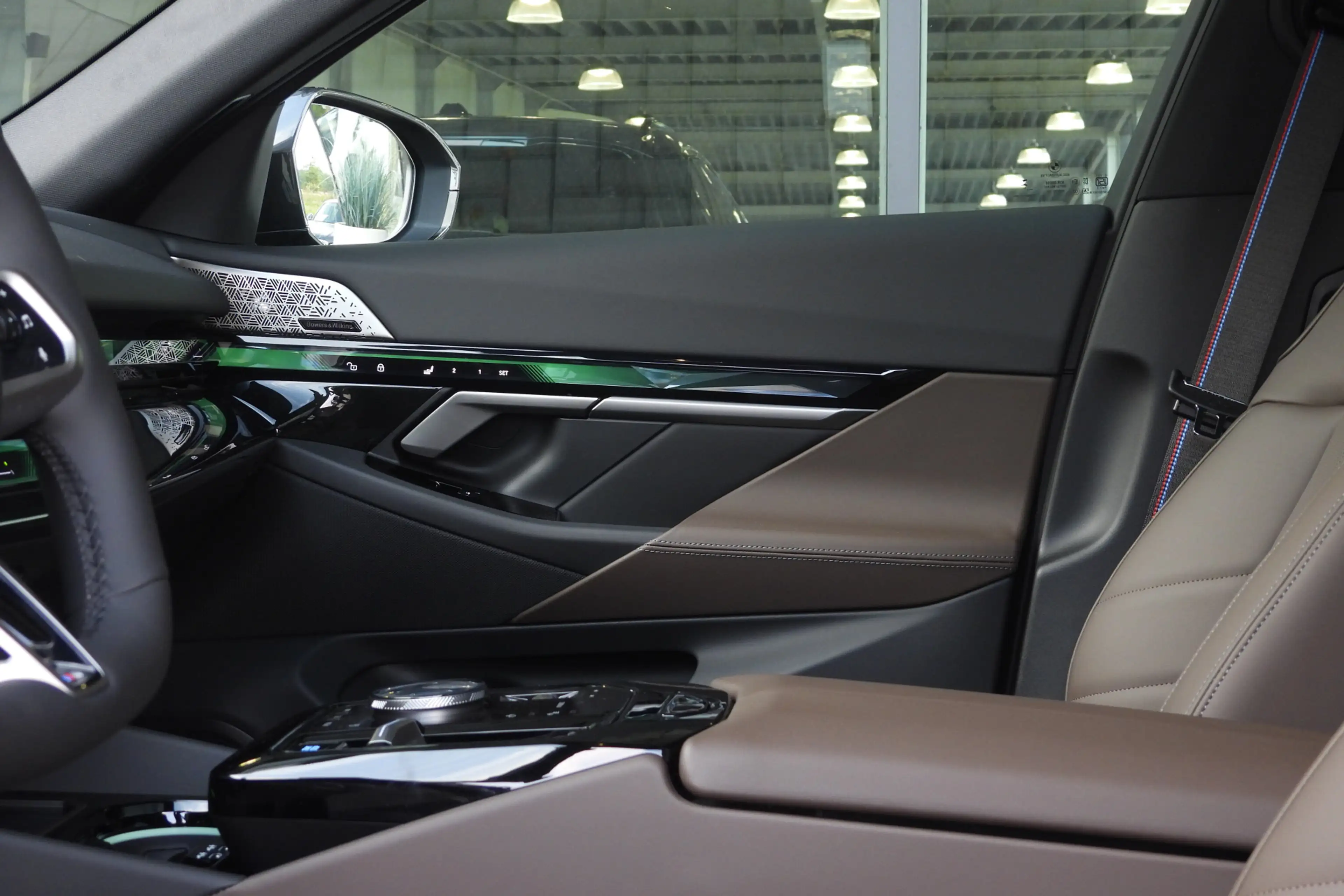 BMW i5 Touring eDrive40 M Sport / Panoramadak / Trekhaak — photo 15