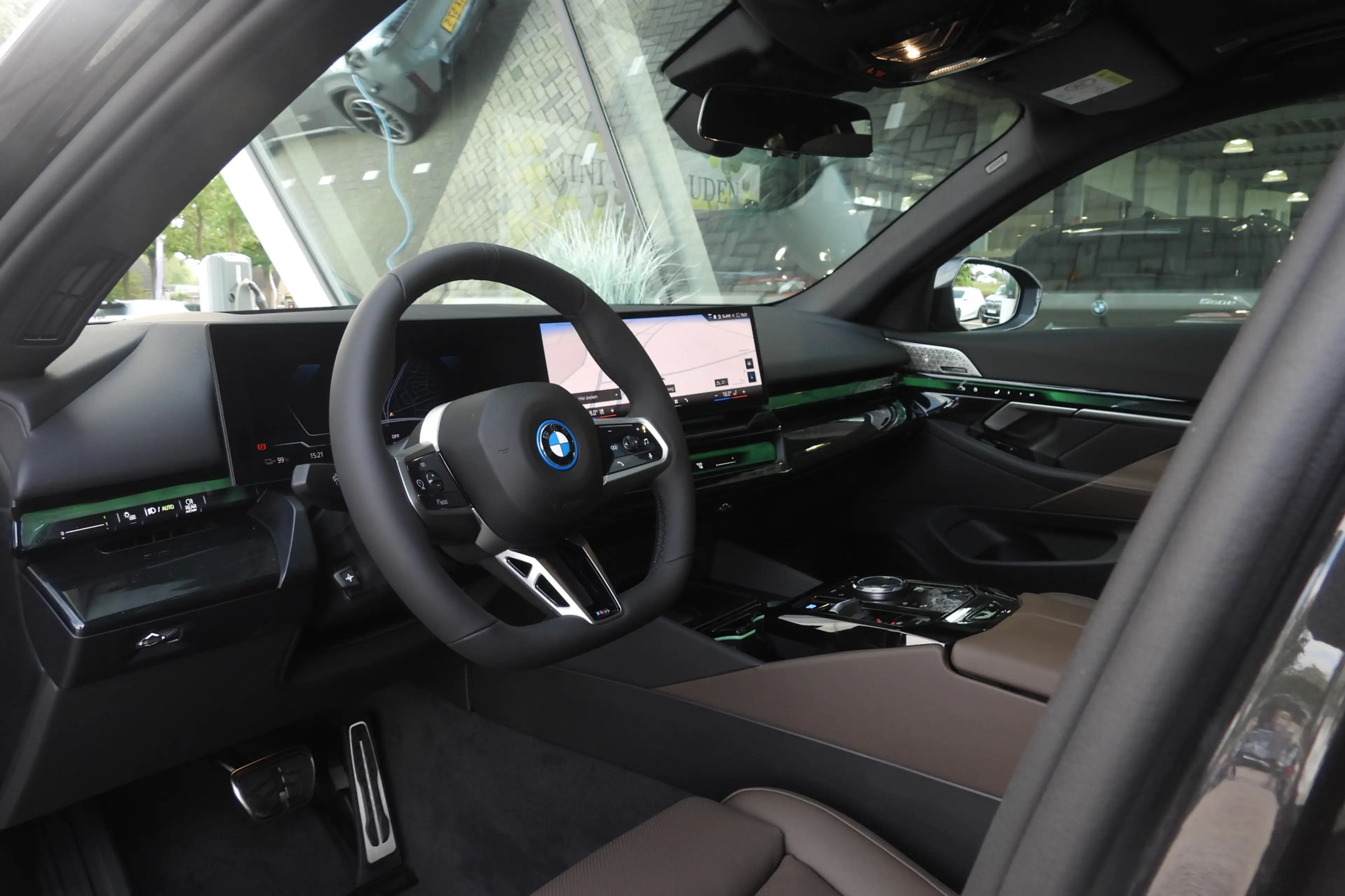 BMW i5 Touring eDrive40 M Sport / Panoramadak / Trekhaak — photo 12