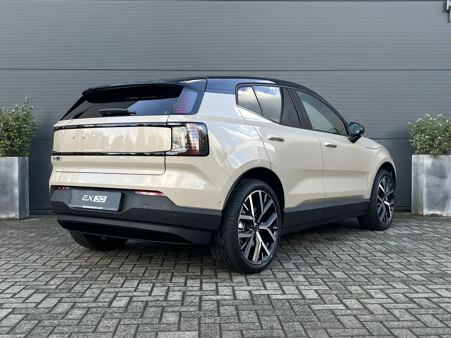 Volvo EX30 Single Motor Extended Range Ultra 69 kWh | 20" | S Brun - 2
