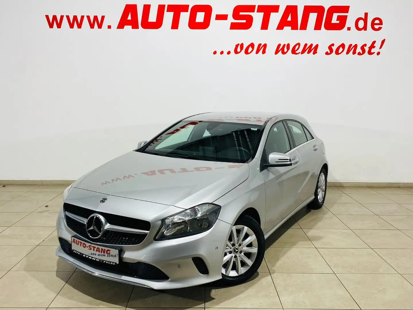 Mercedes-Benz A 180 BlueEfficiency srebrna - 2
