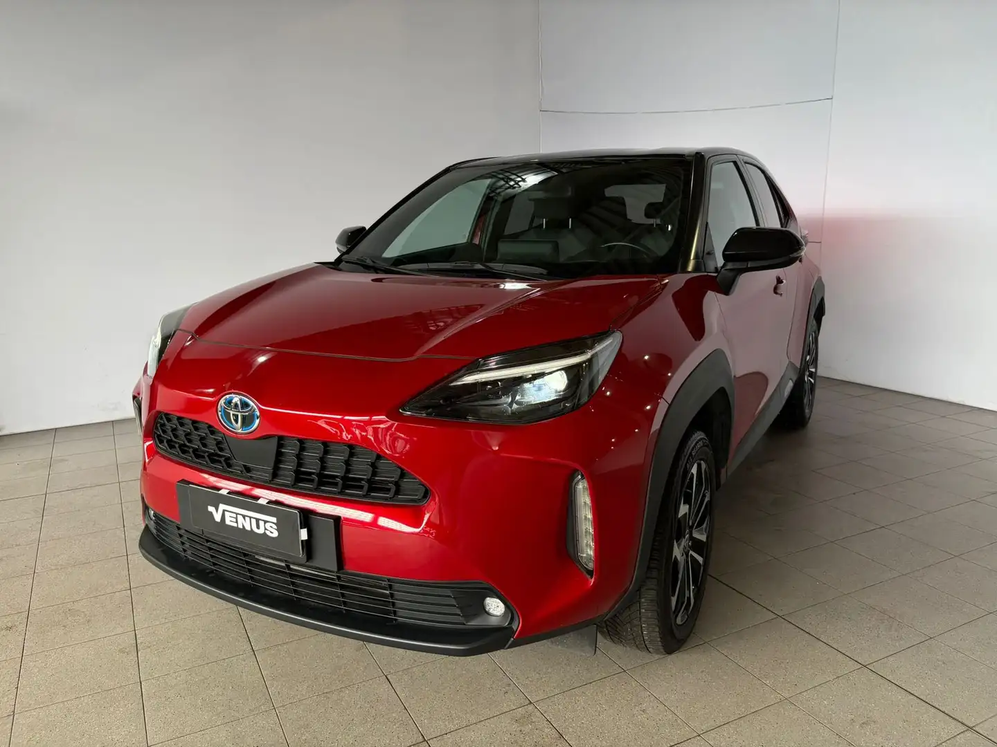 Toyota Yaris Cross Yaris Cross 1.5 Hybrid 5p. E-CVT Trend Красный - 2
