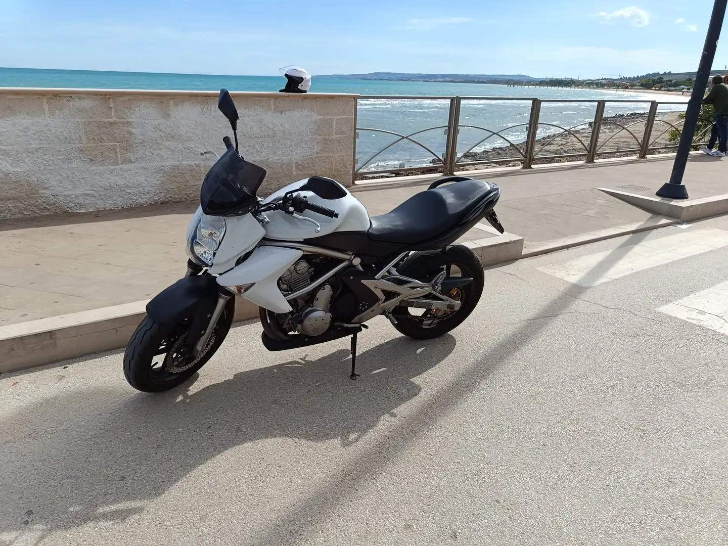 Kawasaki ER - 6 N Blanc - 2