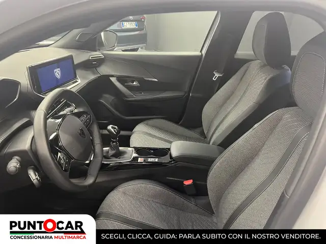 Peugeot 2008 view 8