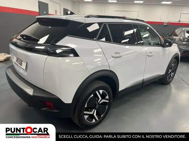 Peugeot 2008 view 4