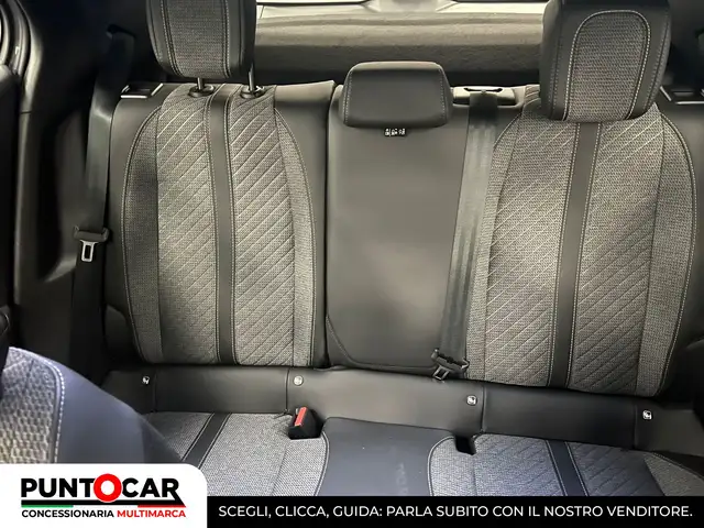 Peugeot 2008 view 9