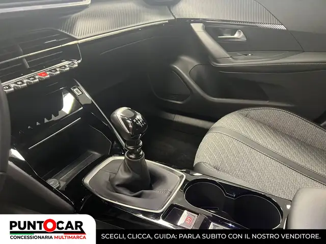 Peugeot 2008 view 11