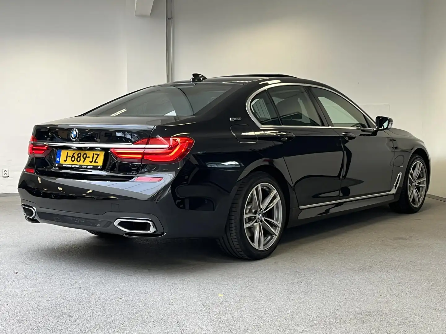 BMW 740 7-serie 740e iPerformance High Executive | M-SPORT Zwart - 2