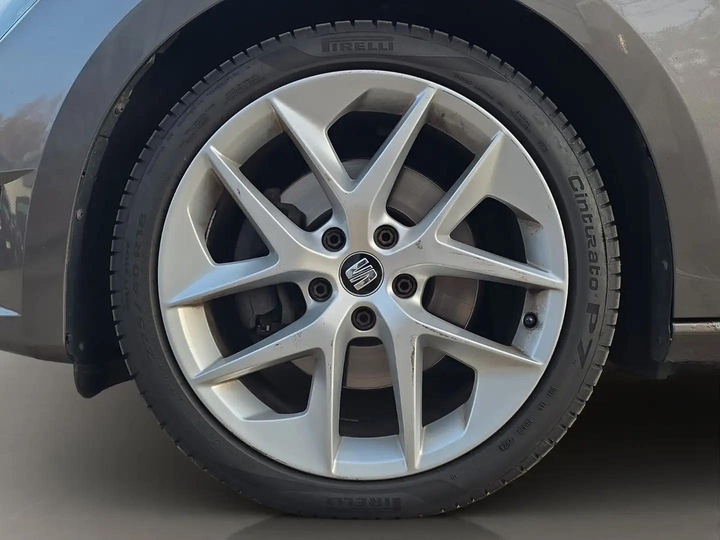 SEAT Leon ST FR 2.0 TDI 185PS LED Sound Navi PDC SHZ Grau - 2