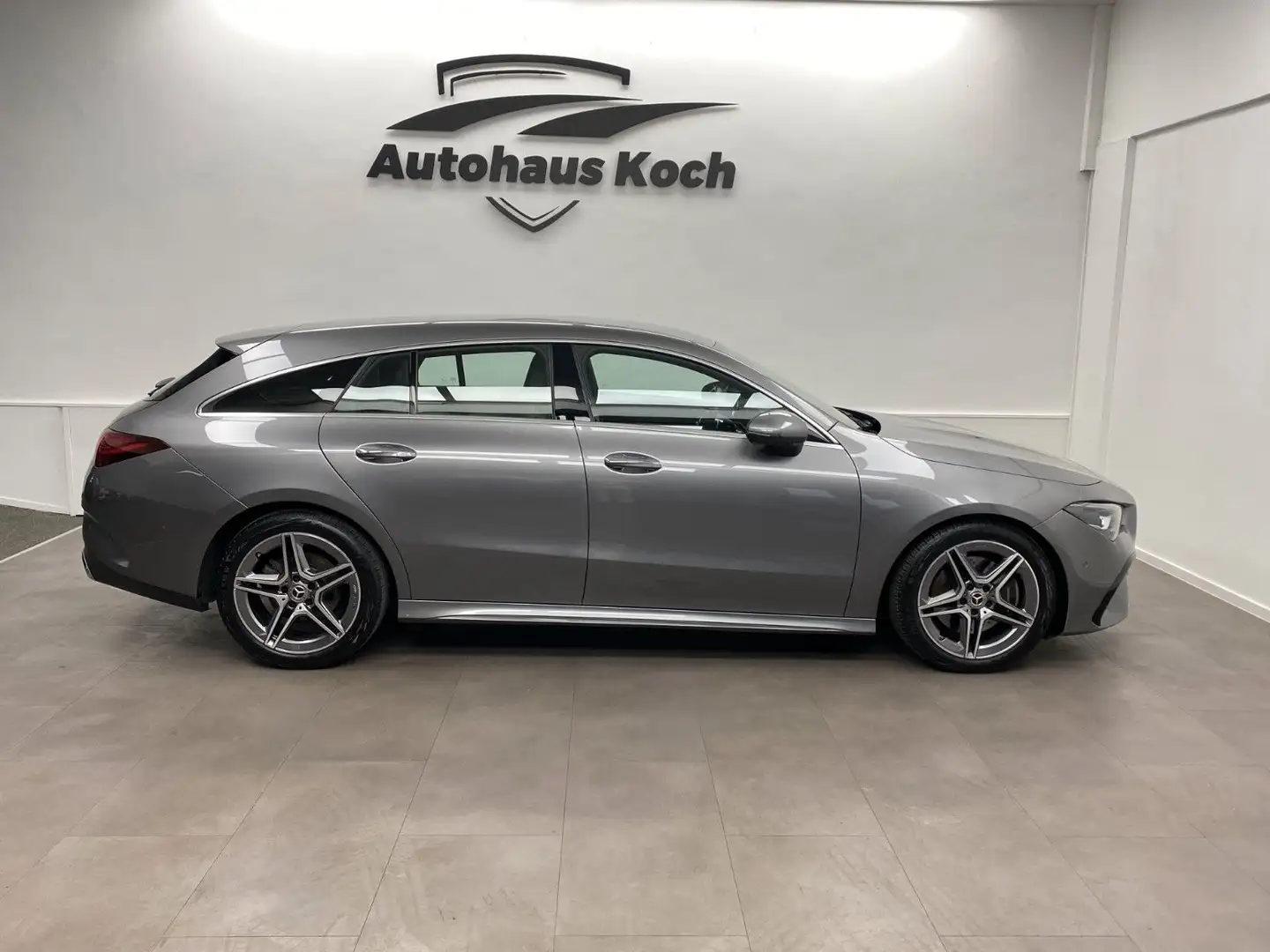 Mercedes-Benz CLA 220 d SHOOTING BRAKE AMG LINE ADVANCED PLUS Grau - 2
