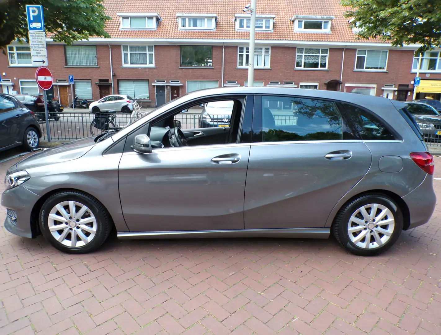 Mercedes-Benz B 180 d Lease Edition Ambition ,,DIESEL,,NL AUTO N.A.P N Grijs - 2