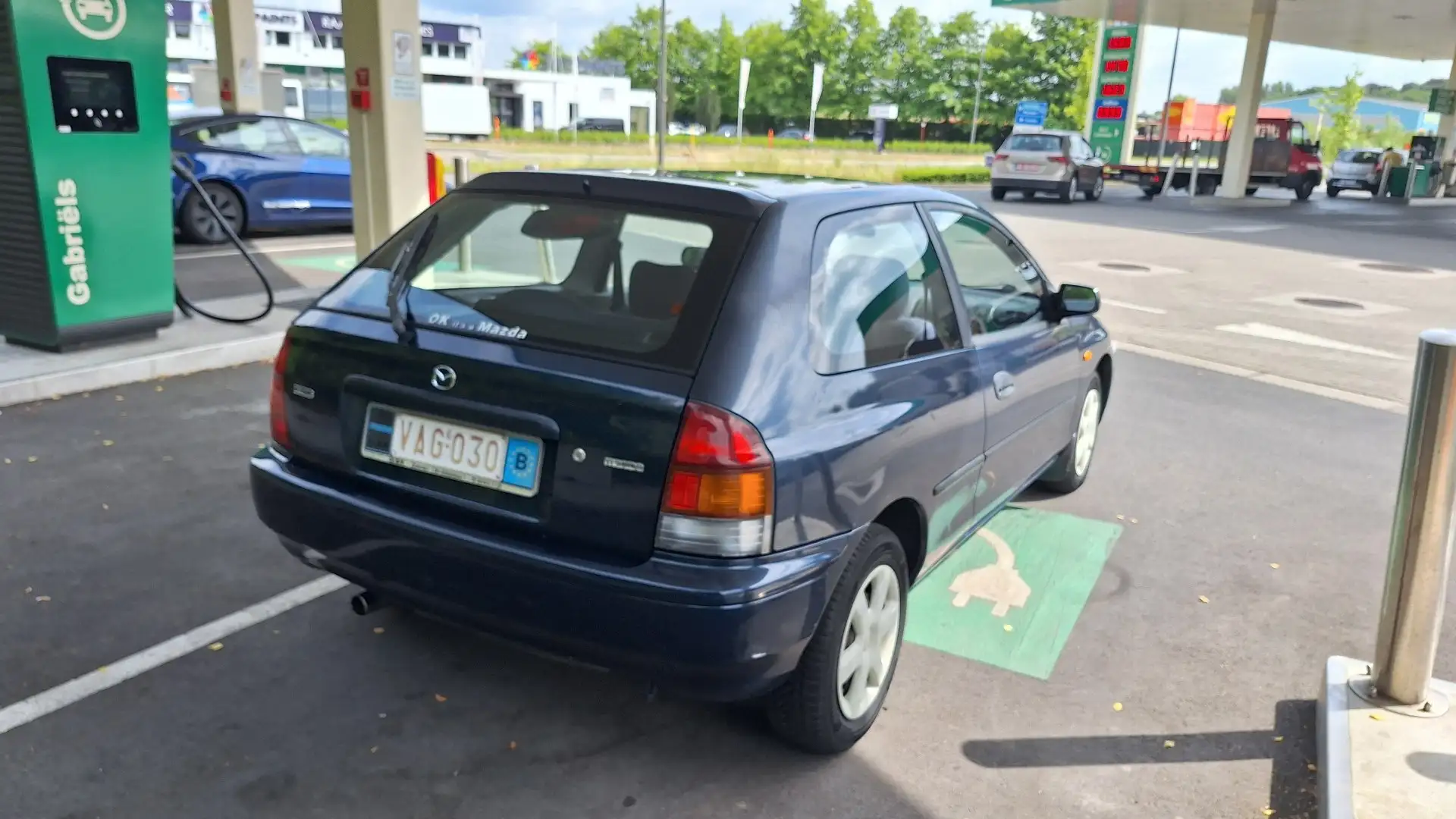 Mazda 323 F 1.5 Comfort - 2