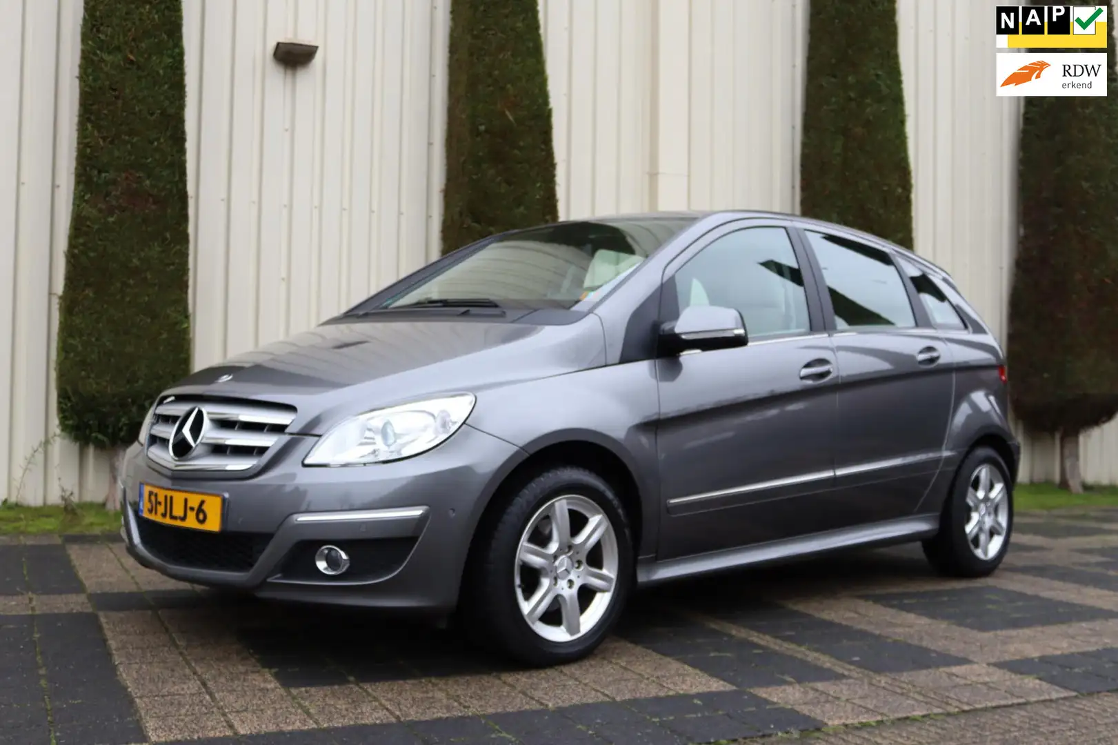 Mercedes-Benz B 200 K. Avantgarde Automaat, Navi, ECC, PDC, LMV Grijs - 1