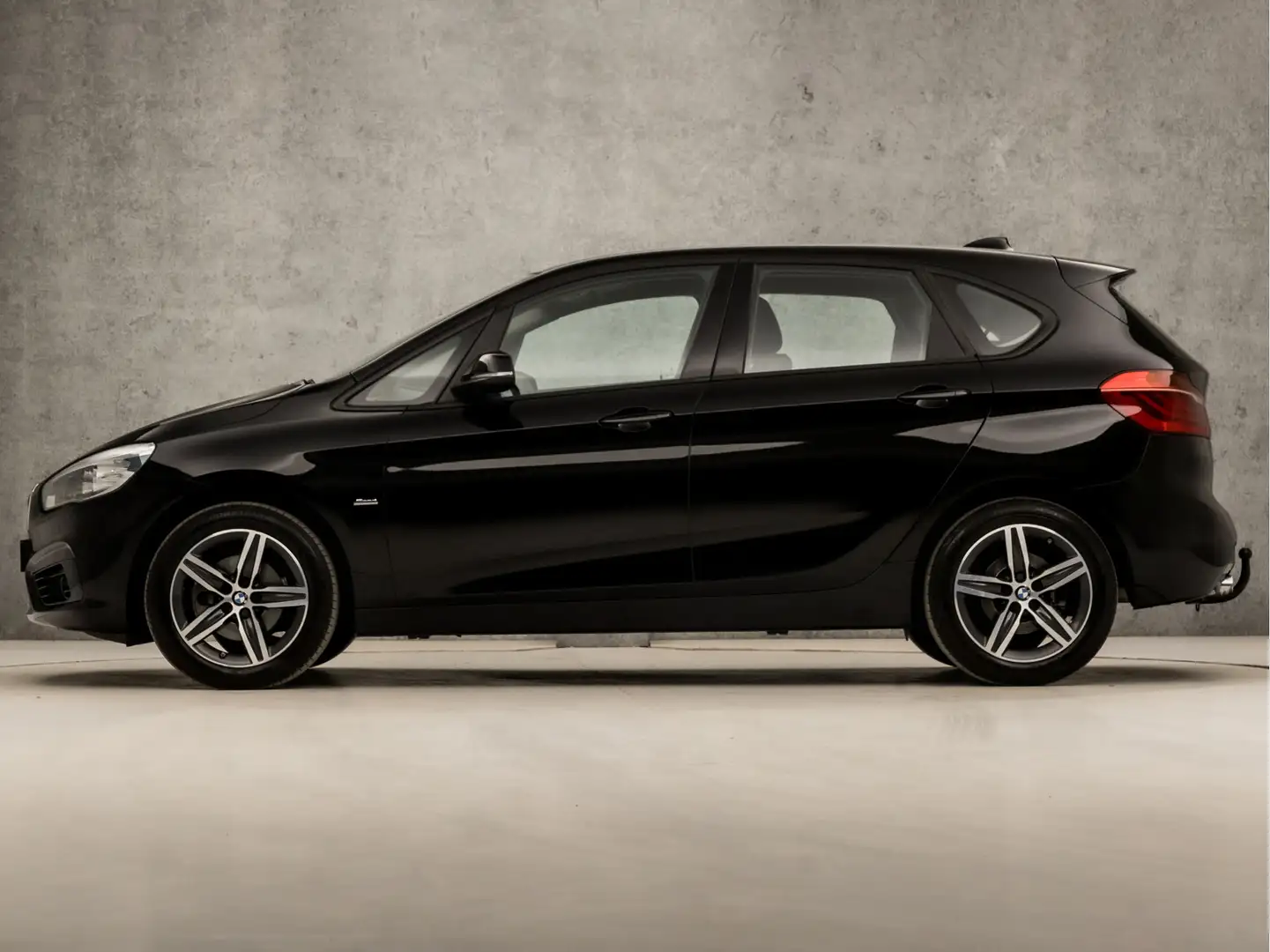 BMW 218 2-serie Active Tourer 218i Sportline Automaat (NAV Zwart - 2