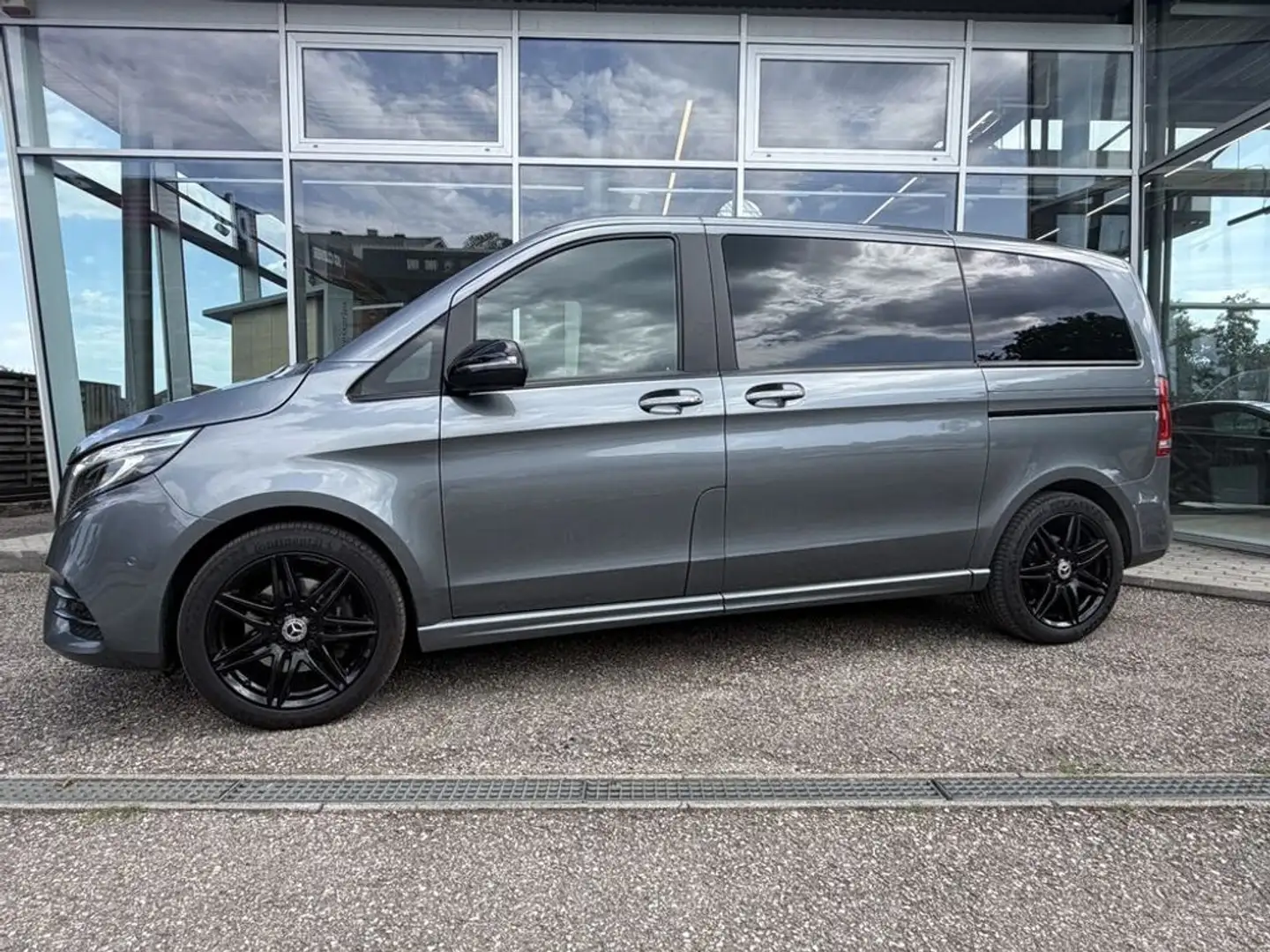 Mercedes-Benz V 250 d AVANTGARDE 4MATIC kompakt (KURZ) Grau - 2