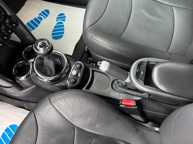 Mini Convertible view 19