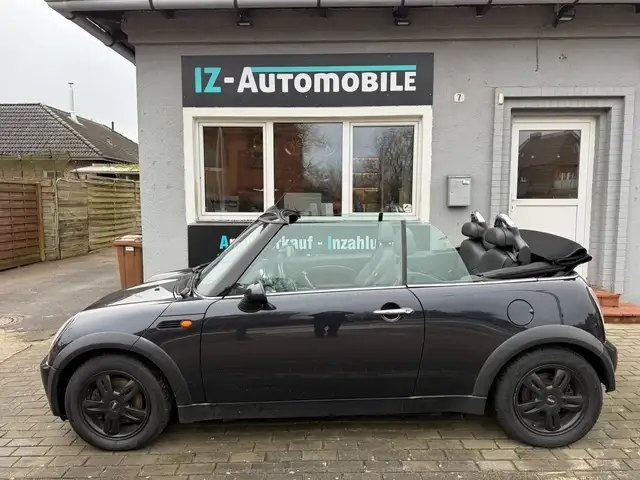 Mini Convertible view 22
