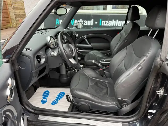 Mini Convertible view 17