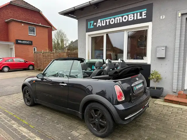 Mini Convertible view 24