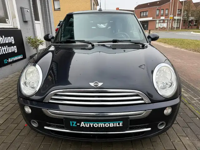 Mini Convertible view 3
