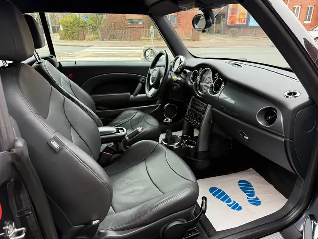 Mini Convertible view 11