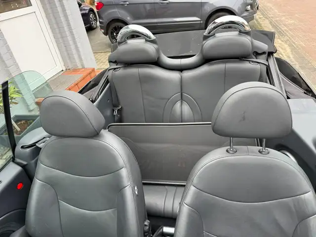 Mini Convertible view 16