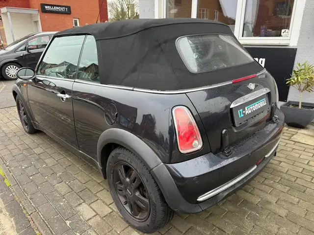 Mini Convertible view 7