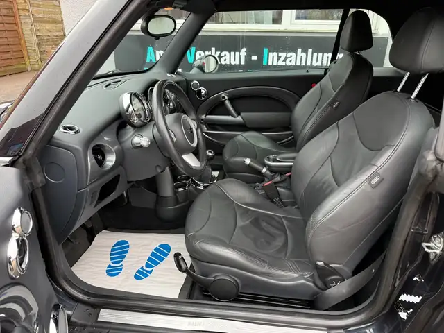Mini Convertible view 9