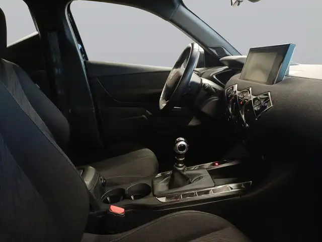 DS Automobiles DS 3 Crossback view 11