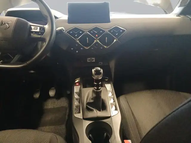 DS Automobiles DS 3 Crossback view 10