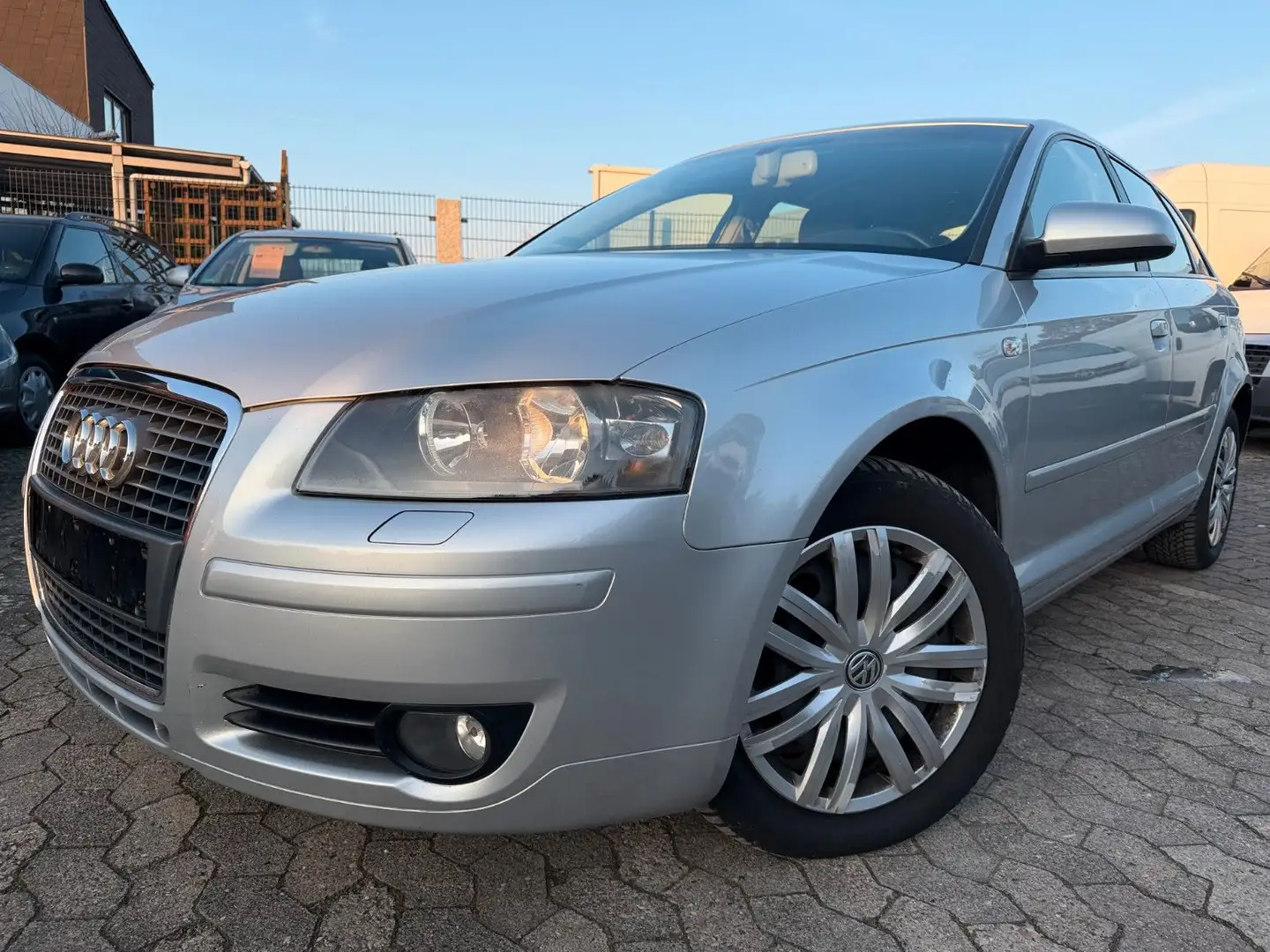 Audi A3 2.0 TDI  SportbackKlimaatronik,6-Gang,PDC,1-H Silber - 1