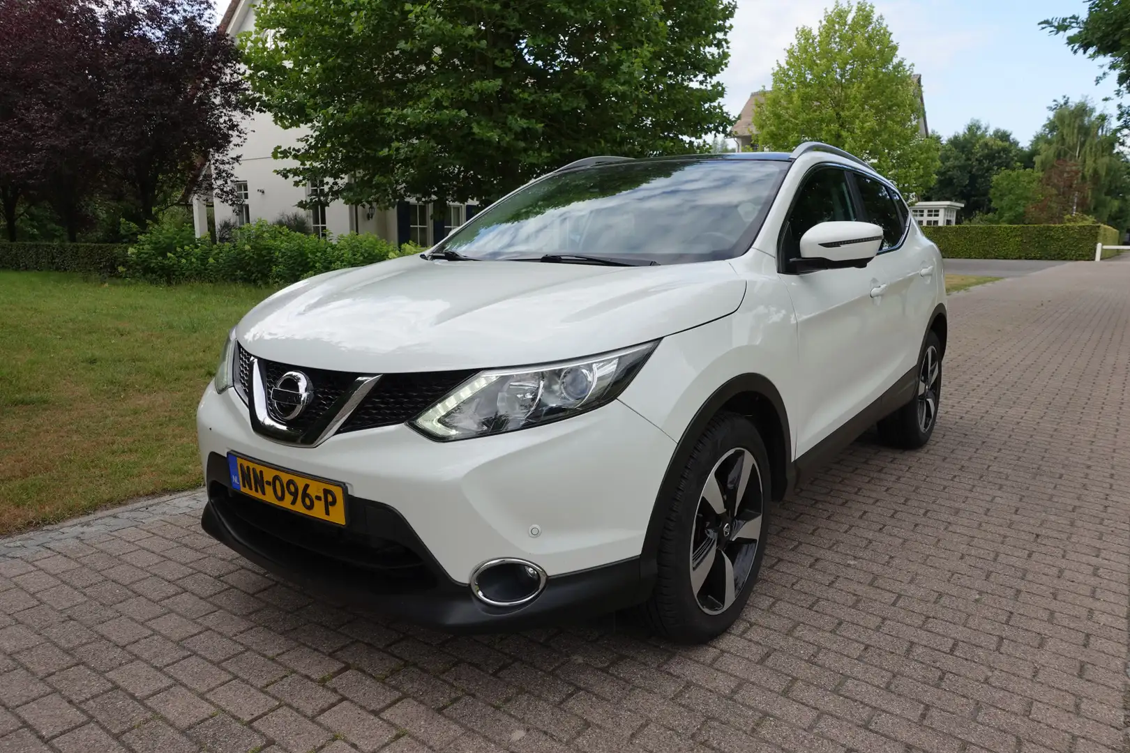 Nissan Qashqai 1.2 N-Connecta NAP | 360° Camera | PDC | Panoramad Wit - 2